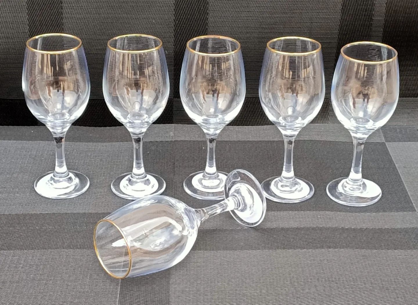6pc wine glass set with gold rim