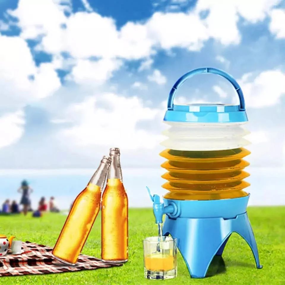 Collapsible dispenser