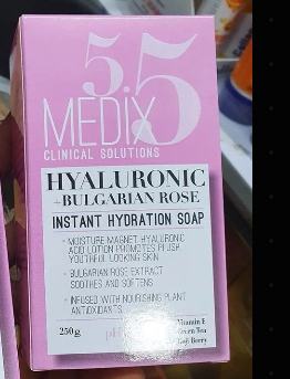 Medix 5.5 Hyaluronic + Bulgarian Rose Instant Hydration Soap