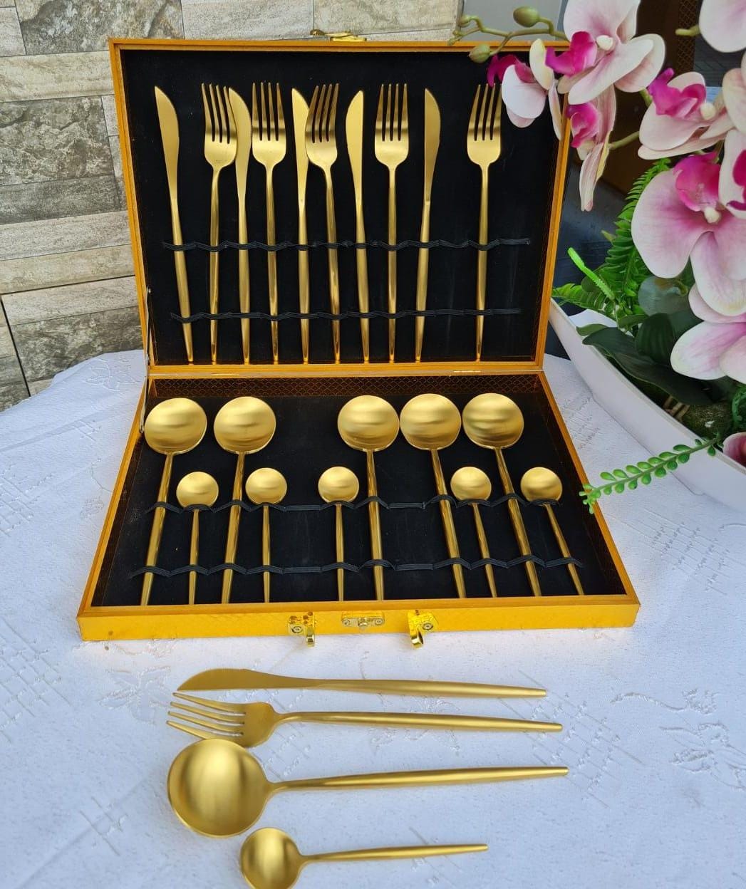 24pc Luxury vintage cutlery set – Gold